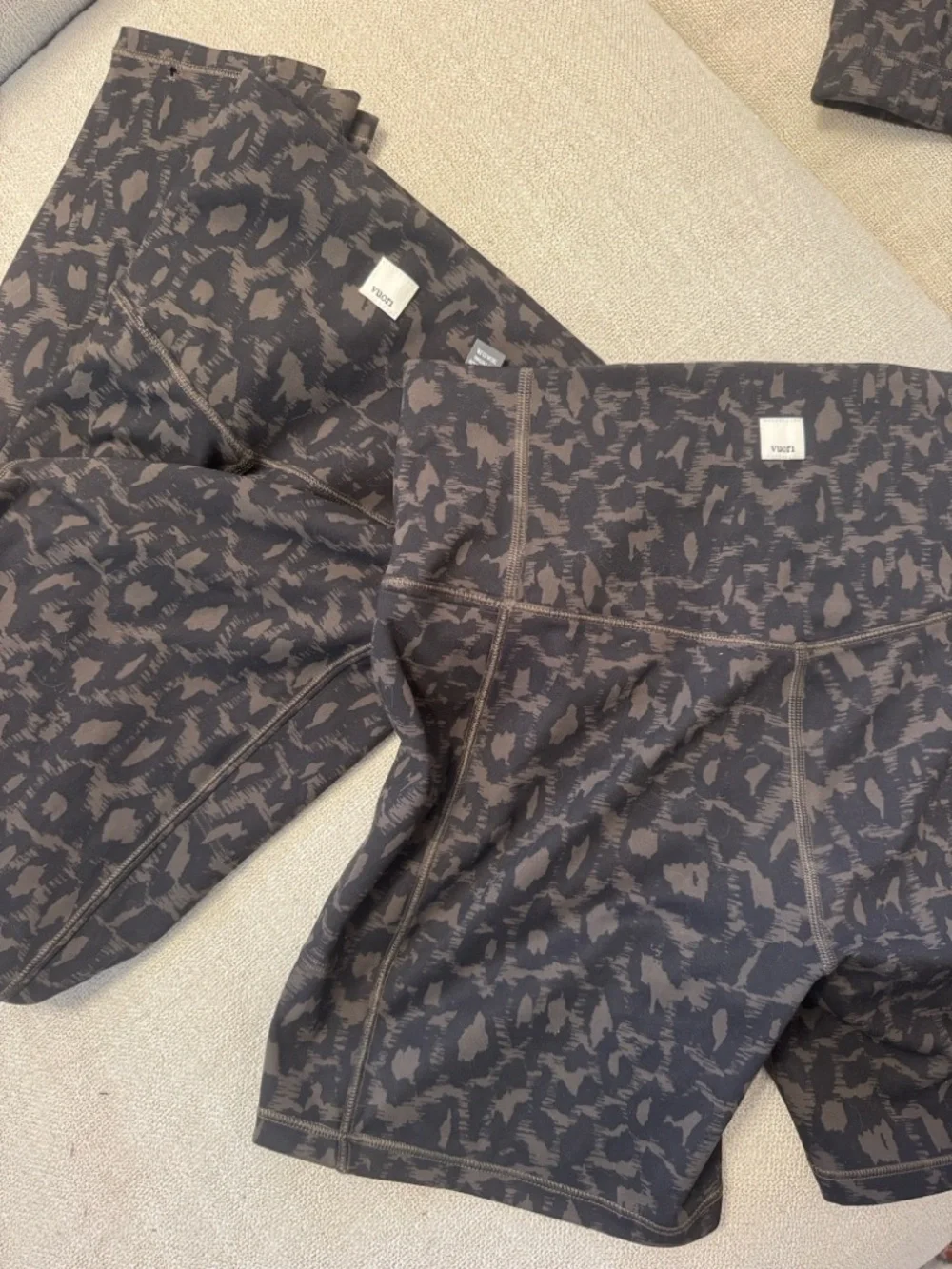 Vuori Set 3PC | Leggings Shorts Bra Matching Set Leopard Neutral Athleisure - Picture 10 of 12
